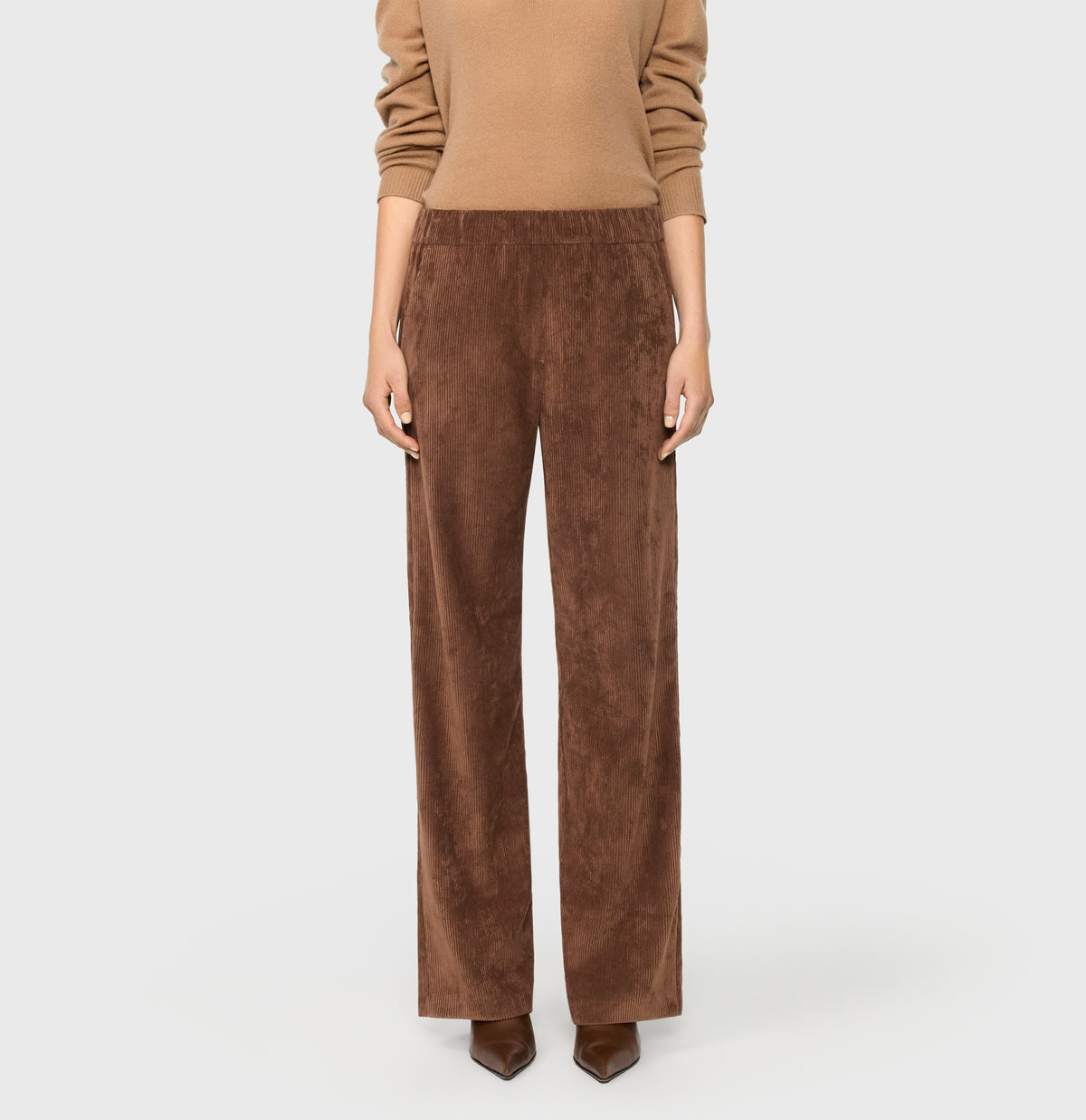 Wide trousers in a lightcorduroy material. | CHIARA | bison brown | Front view of model