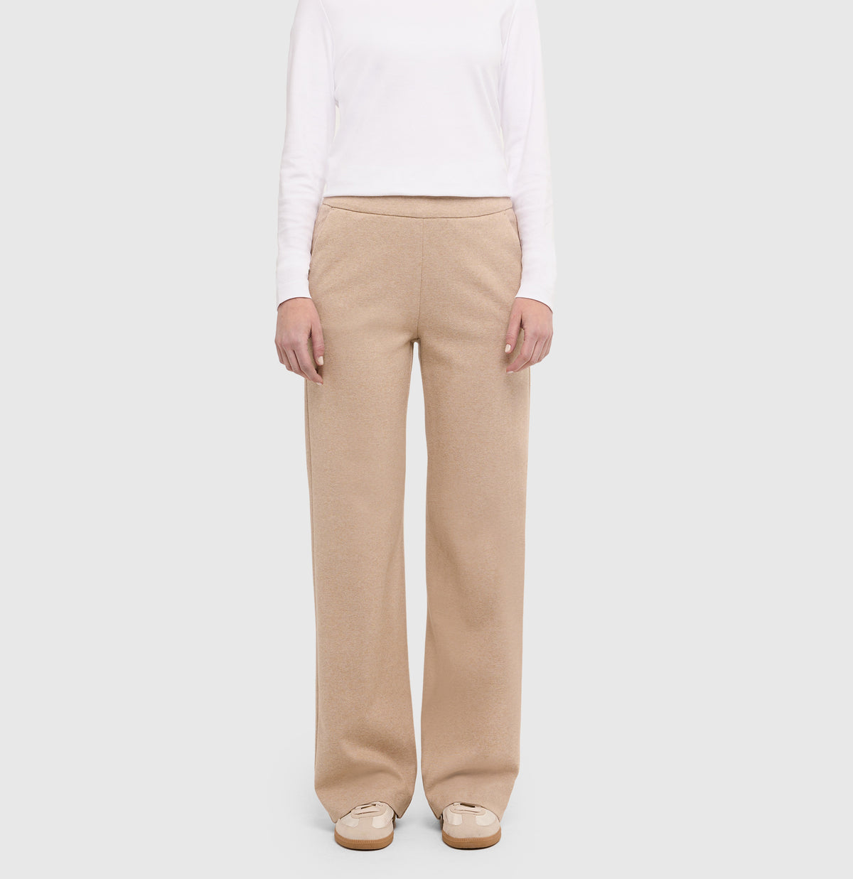 | CHIARA | oyster melange | Front view of model