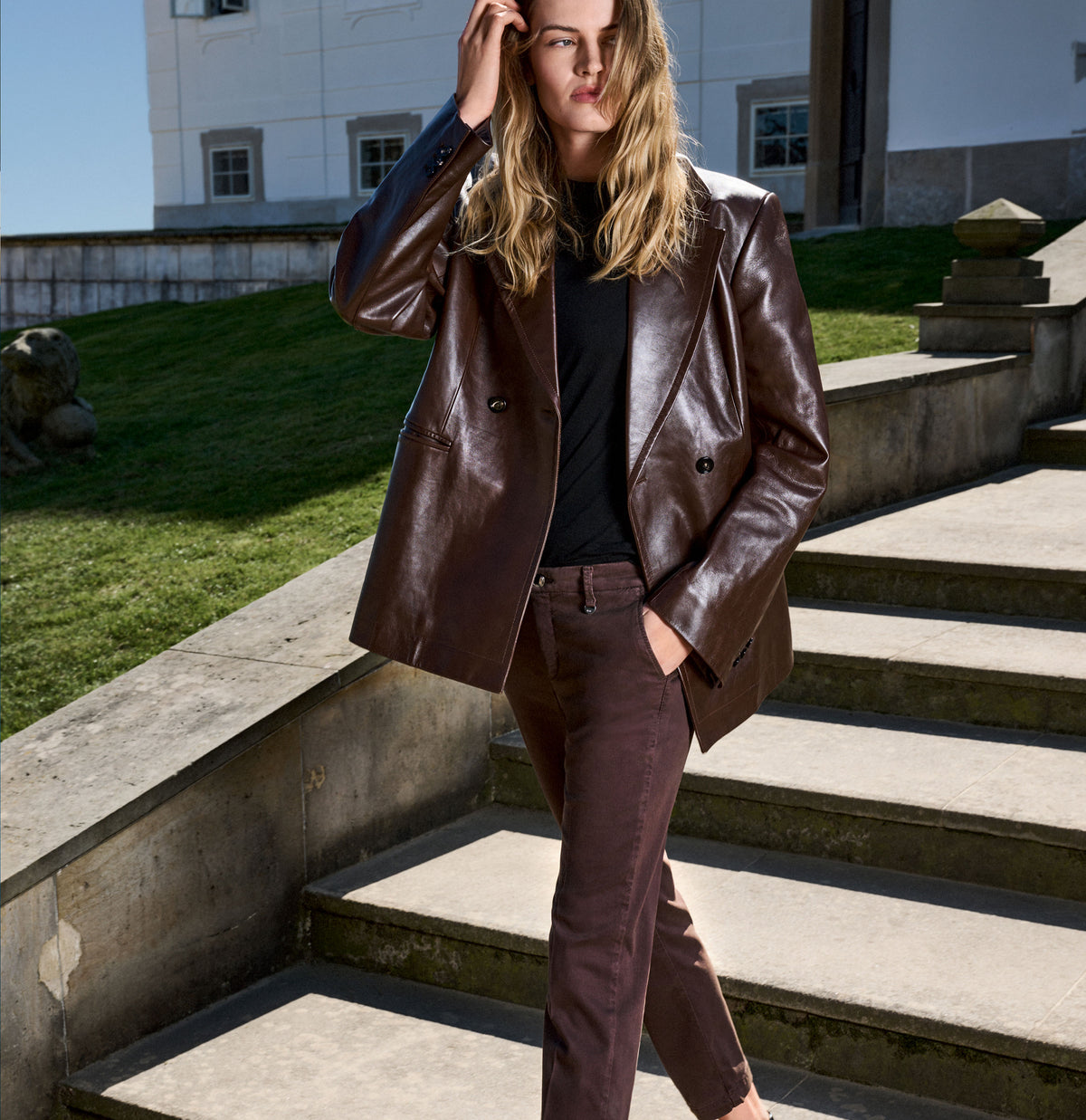 Casual chino made of cotton stretch | CHINO turn up | truffle brown PPT | Campaign image 3