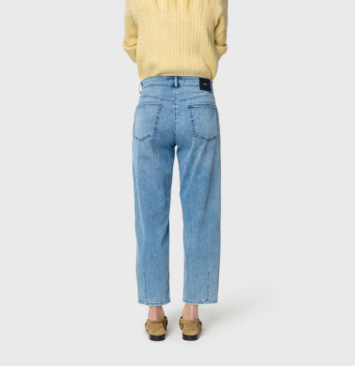 Relaxed fit made of super soft summer denim. | BOBBIE | random true blue | Back view of model