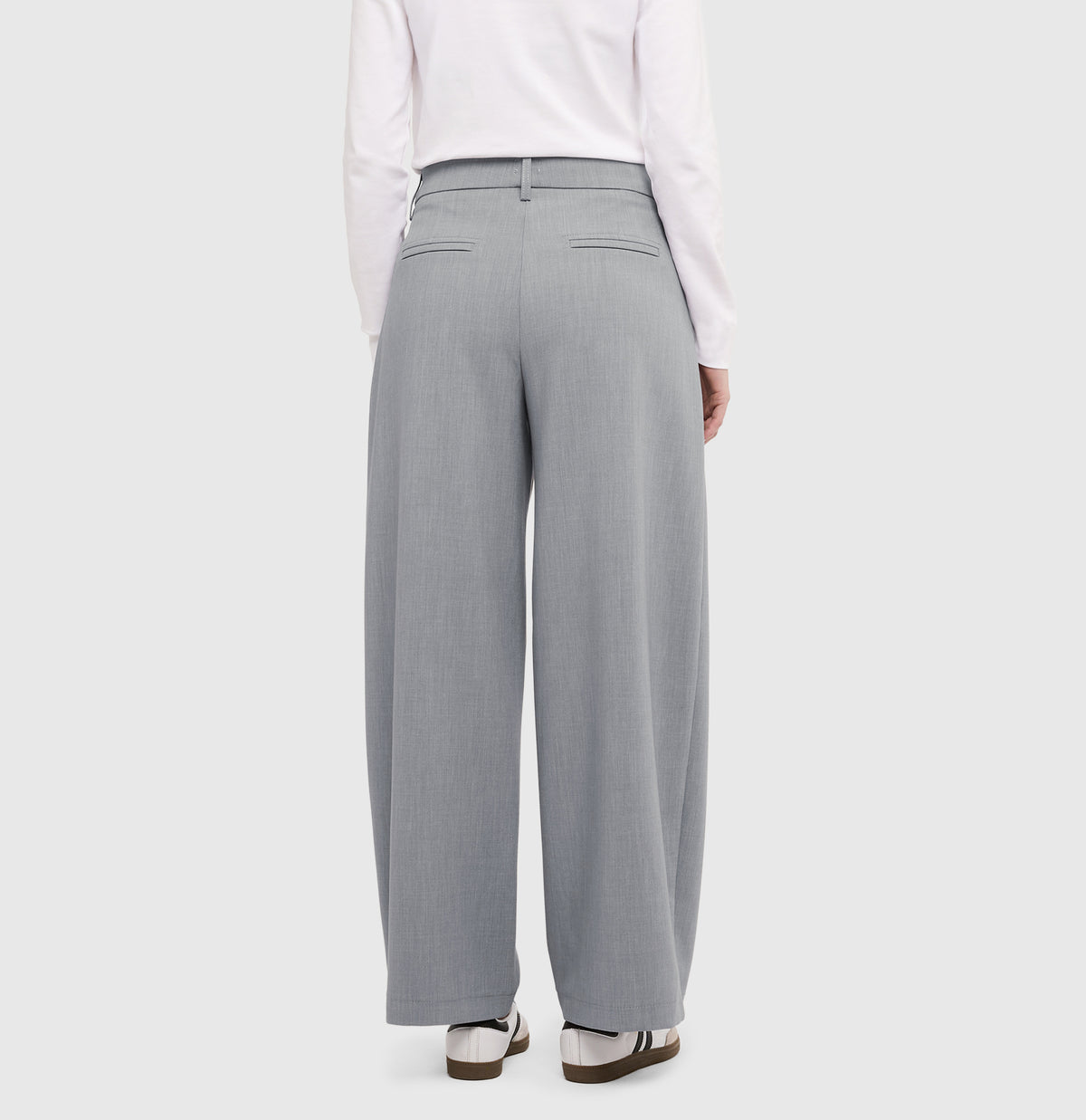 Light flannel trousers with a wool look. | BAILEY | smoke melange | Back view of model