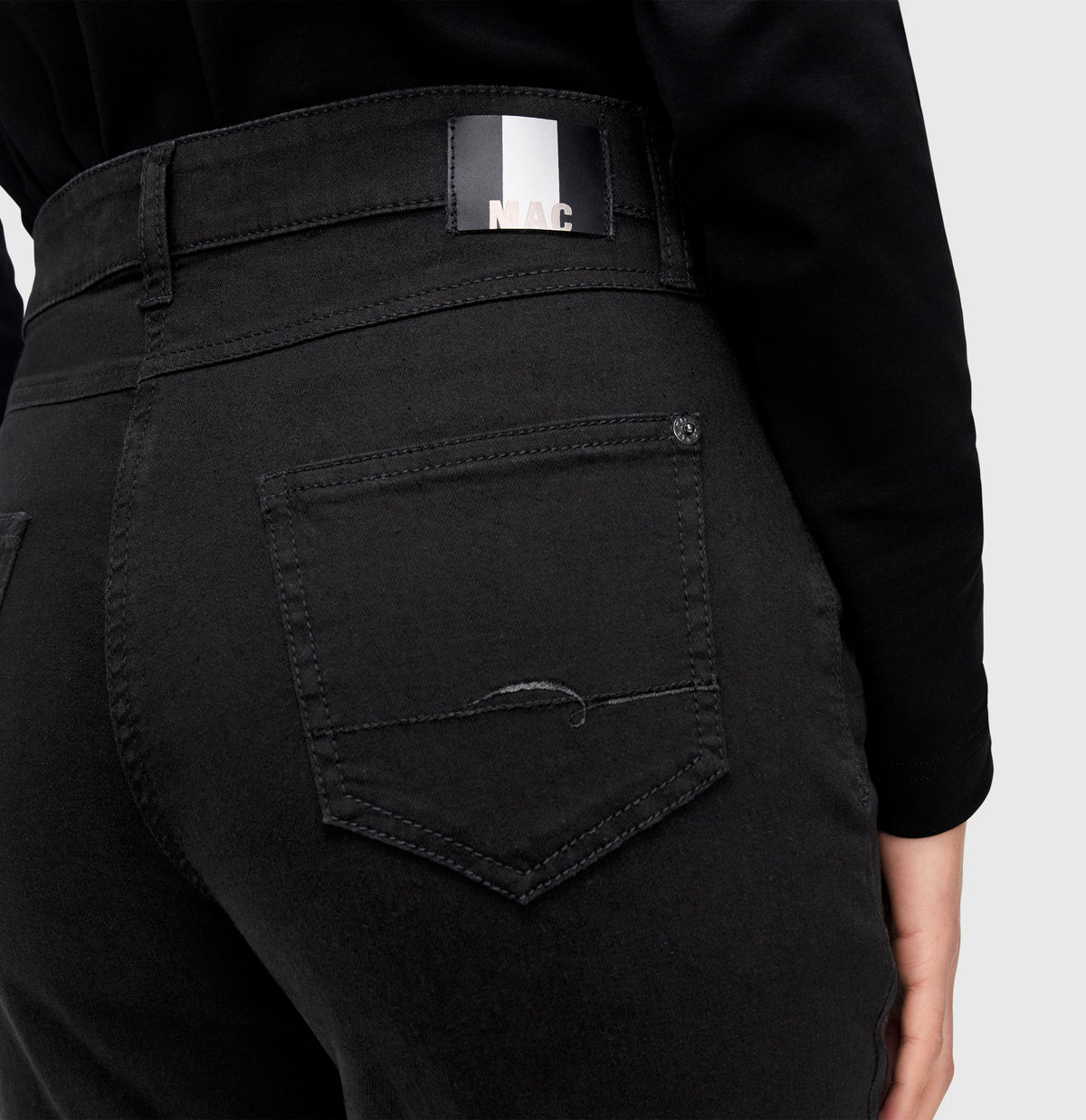 Comfortable straight jeans with a higher waist. | MELANIE | black-black | Detailed view 3 of model