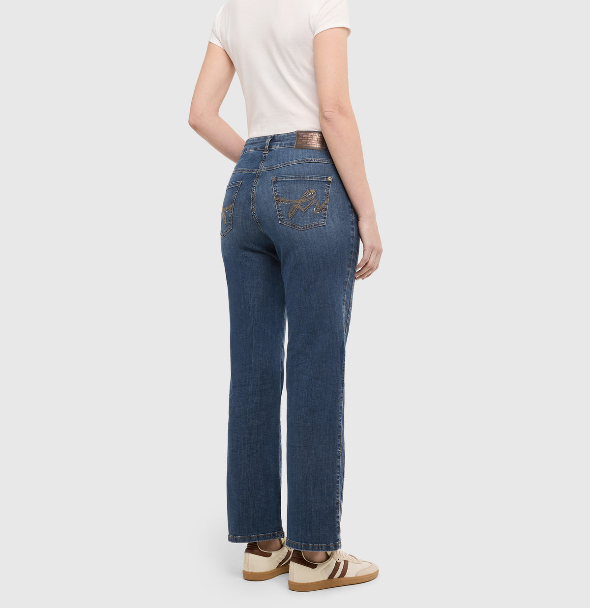 | LAURA seam glam | mid blue used wash | Back view of model