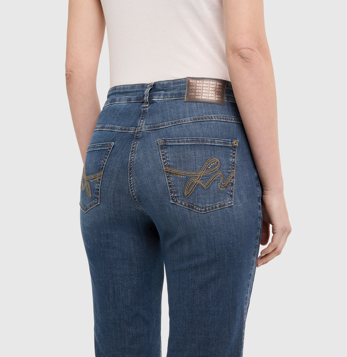 | LAURA seam glam | mid blue used wash | Detailed view 2 of model