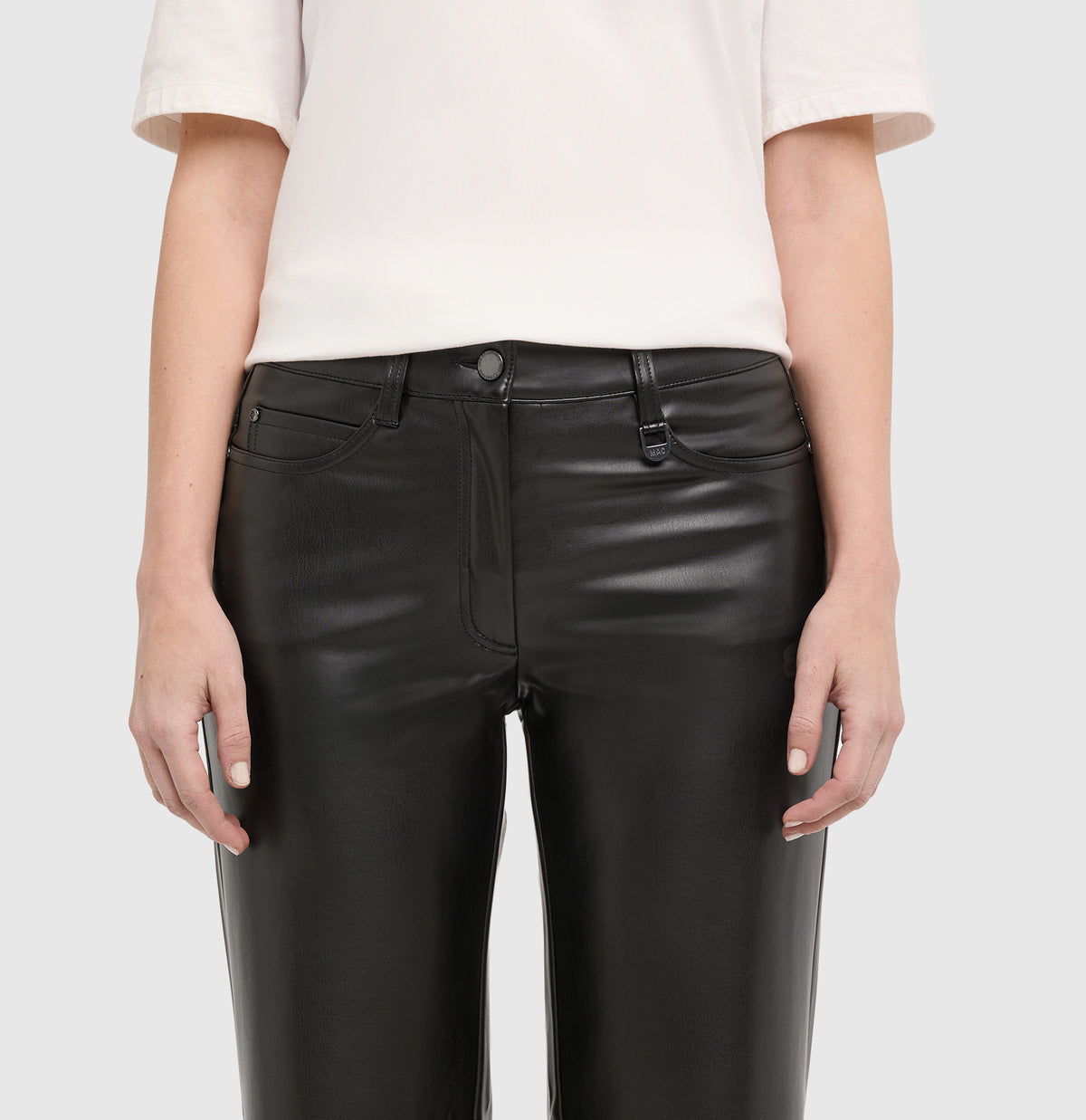 | WIDE vegan | black | Detailed view 3 of model