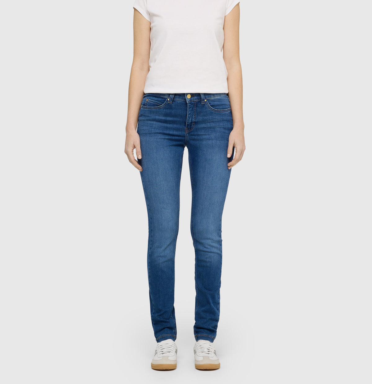 Skinny jeans with shaping effect. | DREAM SKINNY | mid blue authentic wash | Front view of model