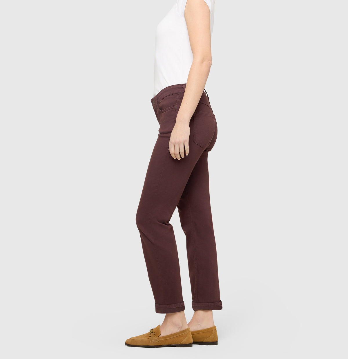 Straight hyper stretch jeans with turn-up. | DREAM cropped | smoky purple PPT | Side view of model