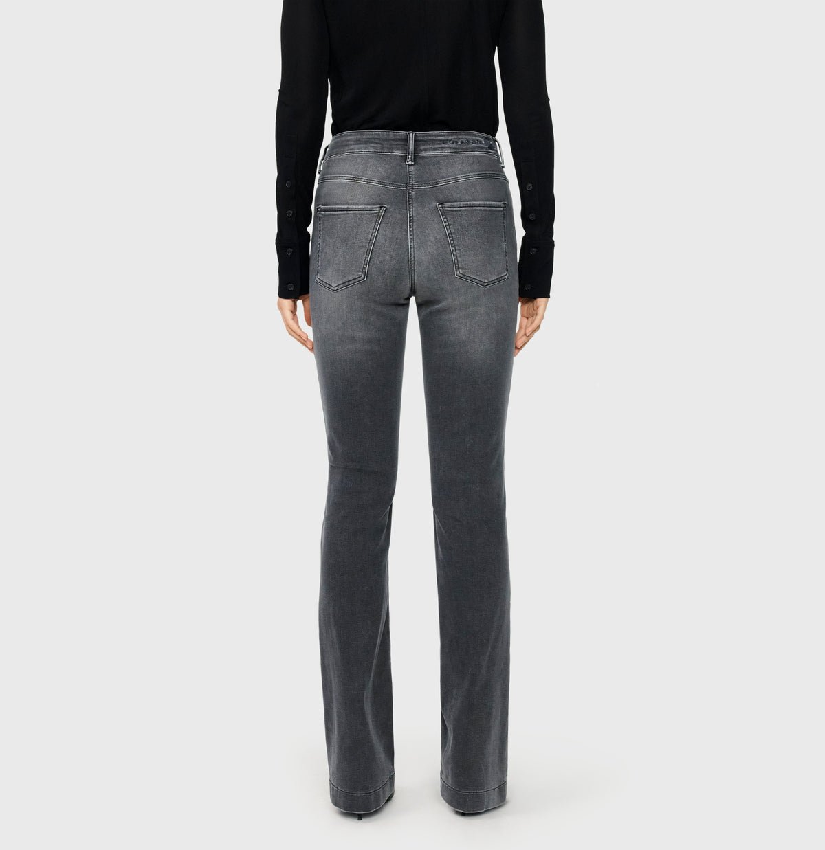 Flared jeans in a hyper stretch material. | DREAM BOOT authentic | soft grey authentic used | Back view of model