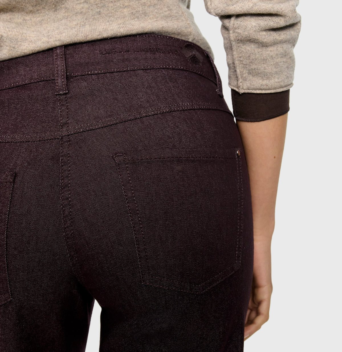 Wide fit made from hyper stretch colour denim. | DREAM WIDE authentic | brown rinsed | Detailed view 2 of model