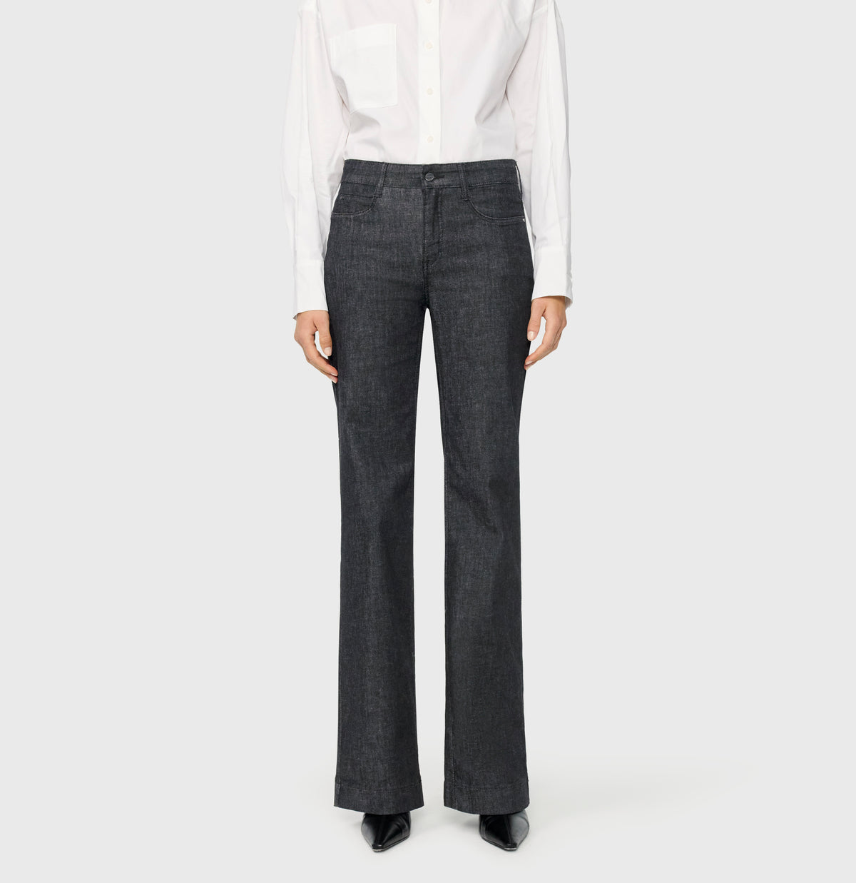 Wide jeans with shaping effect. | DREAM WIDE authentic | fashion rinsed | Front view of model