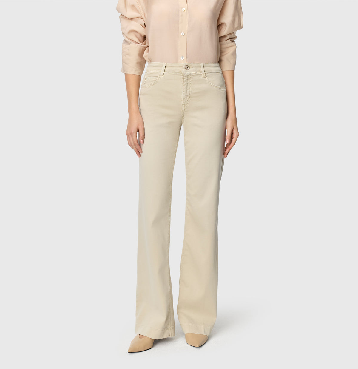 Wide, light jeans with shaping effect. | DREAM WIDE | smoothly beige | Front view of model