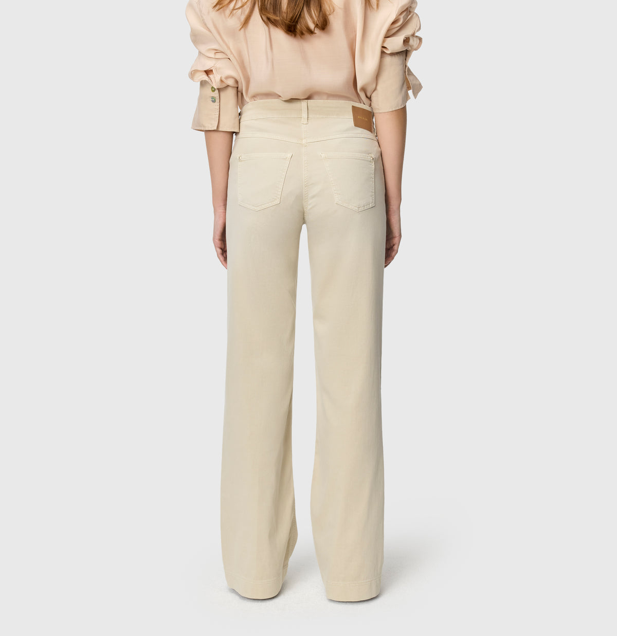 Wide, light jeans with shaping effect. | DREAM WIDE | smoothly beige | Back view of model