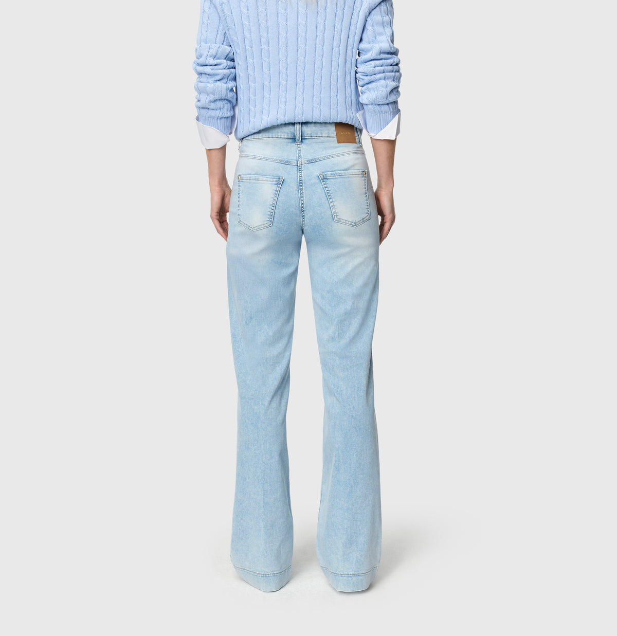 Wide, figure-shaping jeans in a modal blend. | DREAM WIDE | light azure blue | Back view of model