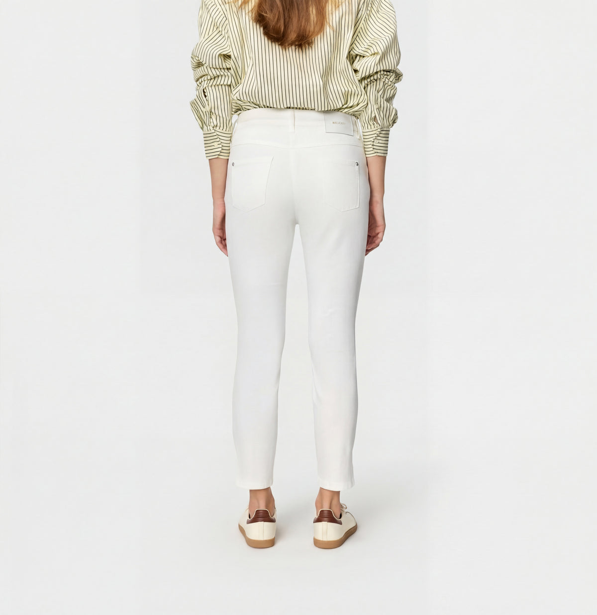 Slim shaping jeans in a modal blend. | DREAM SUMMER | white denim | Back view of model