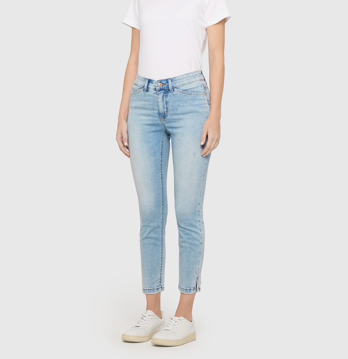 Slim shaping jeans in a modal blend. | DREAM SUMMER | light azure blue | Front view of model