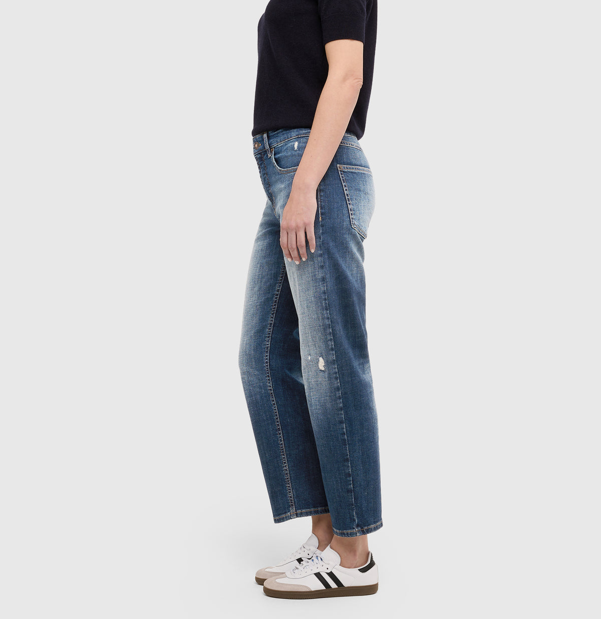 | GINA straight | retro patched darkblue | Side view of model