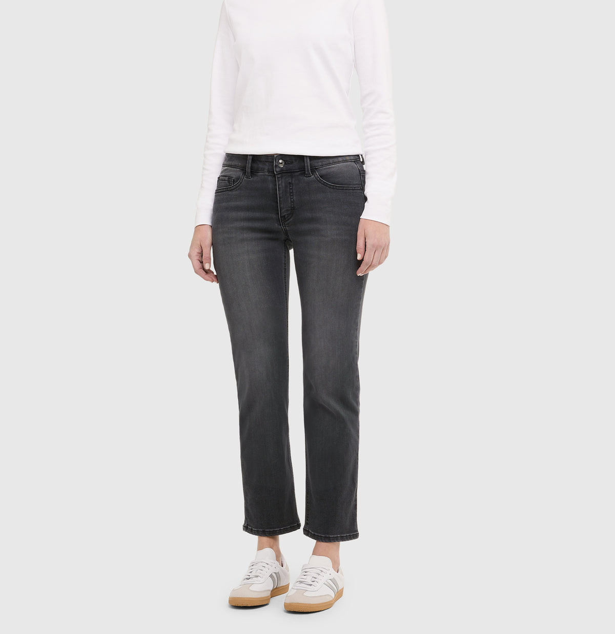 | CARRIE straight | carbon heritage wash | Front view of model