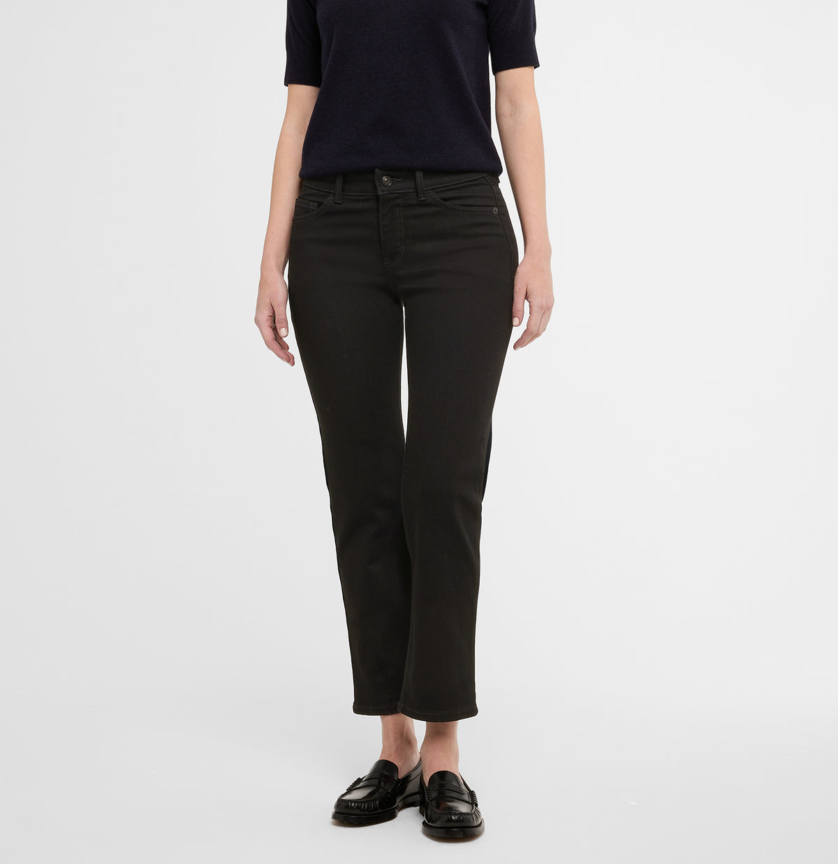 | CARRIE straight | black-black | Front view of model