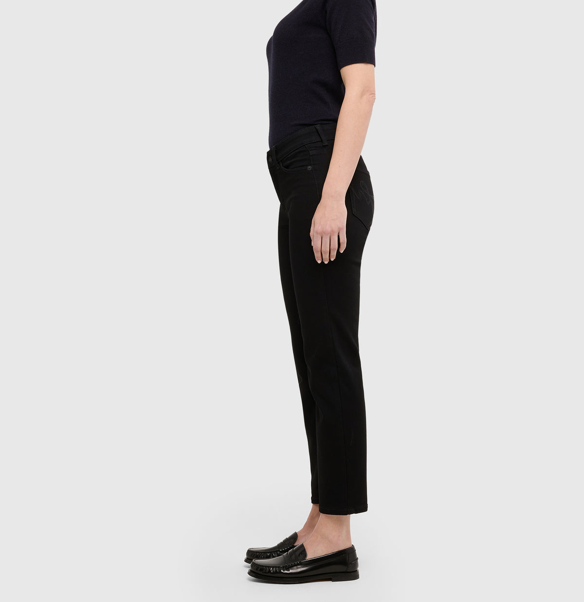 | CARRIE straight | black-black | Side view of model