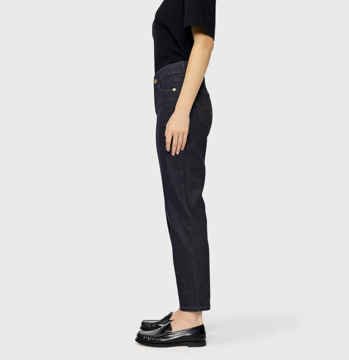 Slim fit made from light denim. | CARRIE straight | fashion rinsed | Side view of model