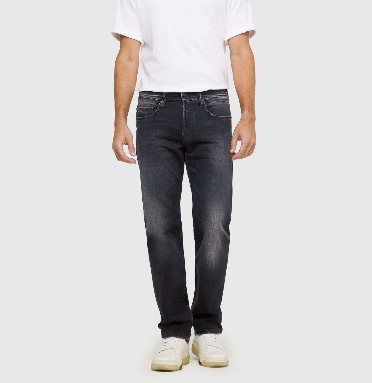 Regular fit with an authentic look. | Ben | authentic black black | Detailed view 4 of model