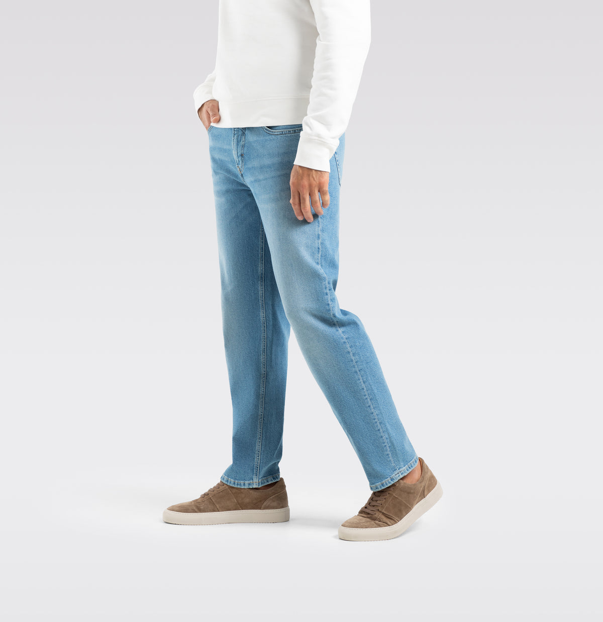 Comfort fit with an authentic vintage look. | Rick | authentic summer bleach | Detailed view 2 of model