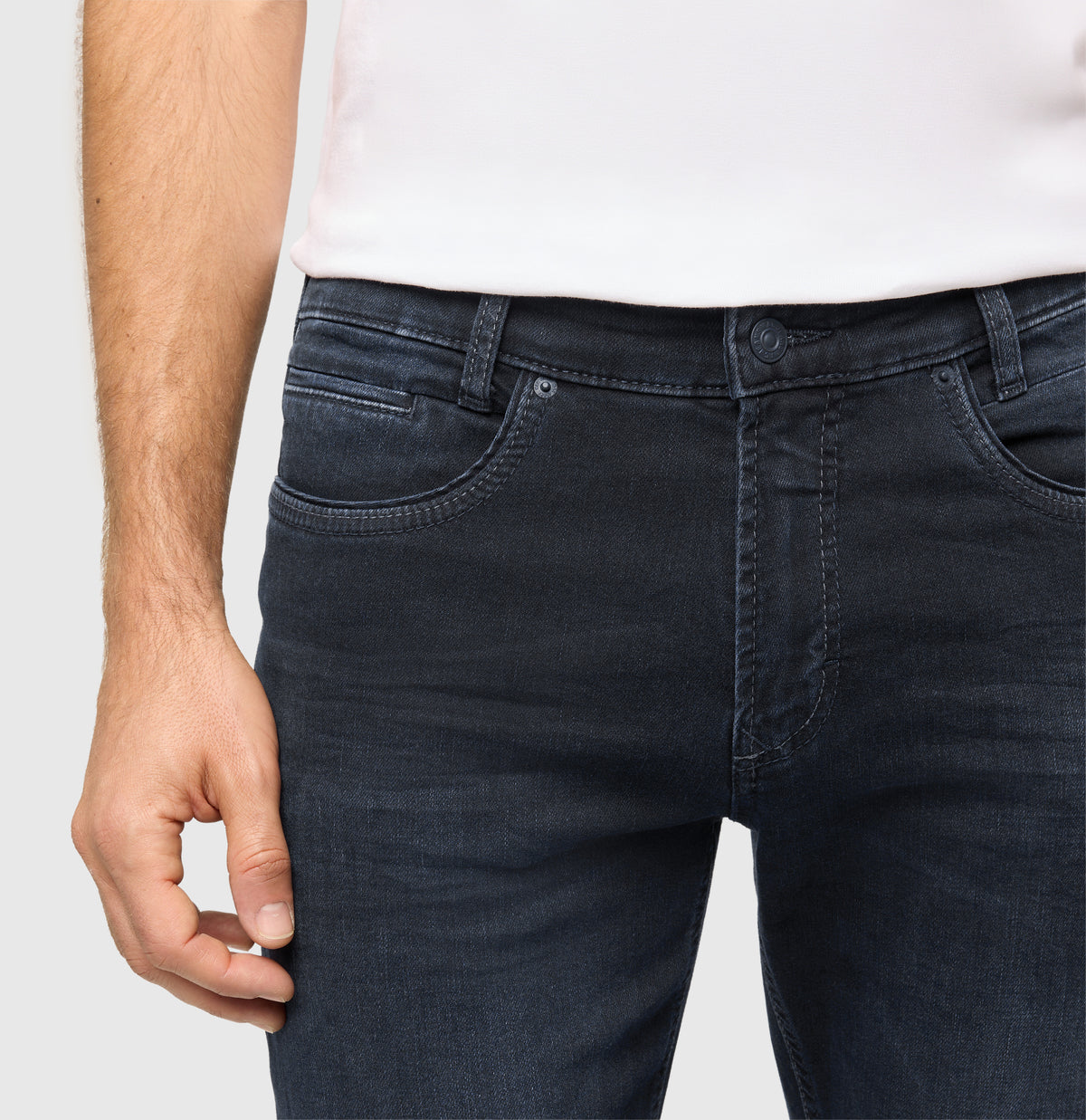 Highly elastic driver jeans with a vintage look. | S-NAME | S-FBBZ | Detailed view 2 of model
