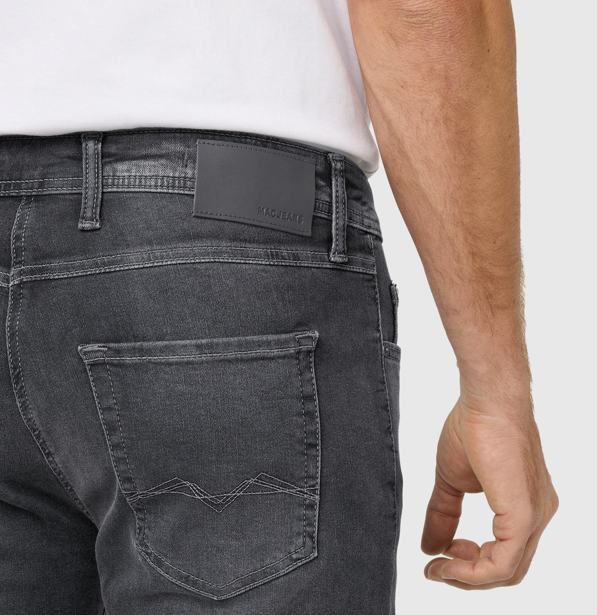 Ultimate driver’s jeans with a slim cut. | Driver Jeans | authentic mid grey used | Side view of model