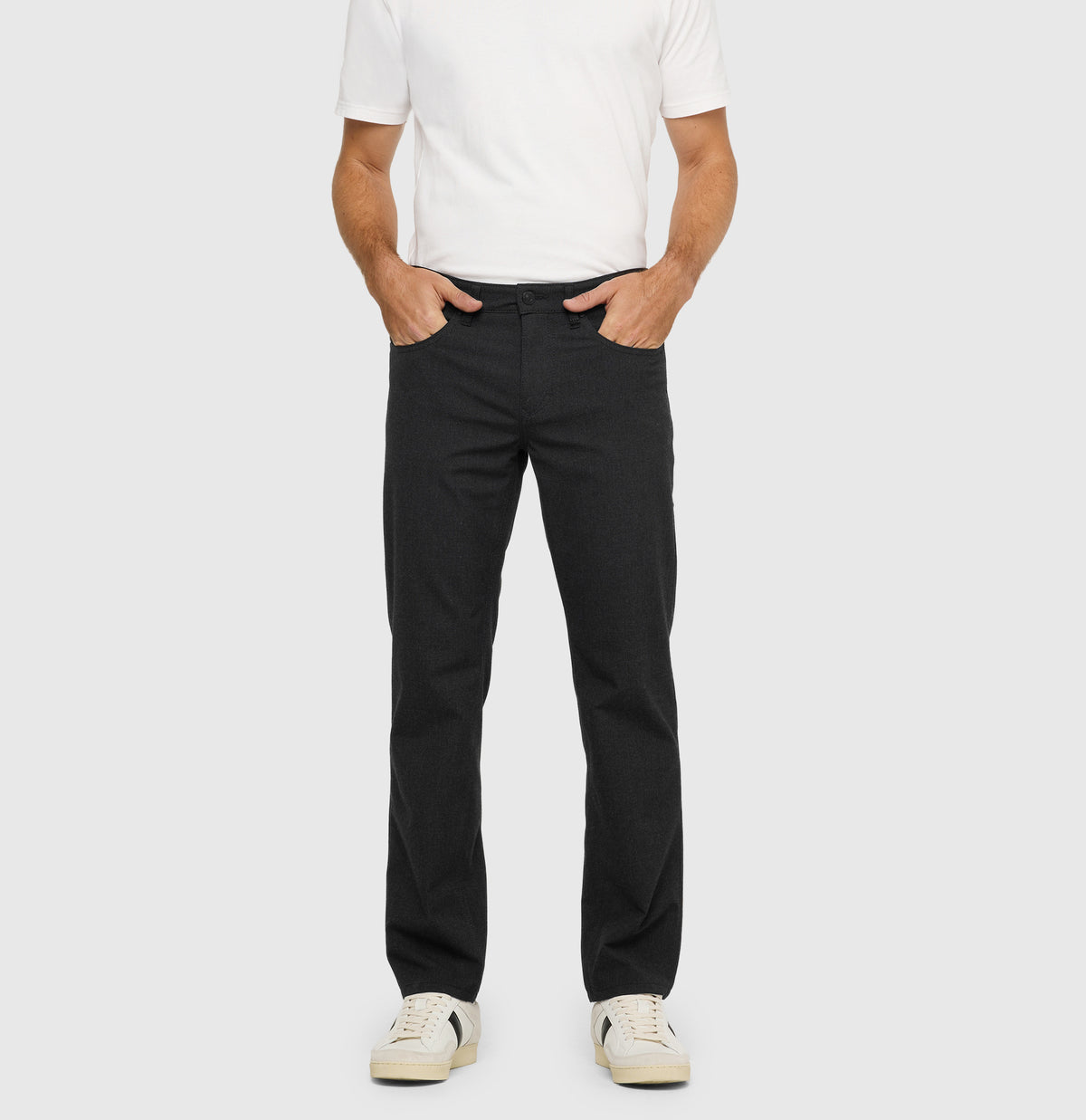 Travel trousers made of bi-stretch material, suitable for the office. | Arne Travel | black | Side view of model