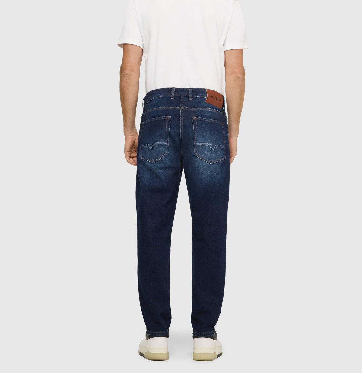 Tapered fit made from New Vintage Denim. | Dan | dark blue 3D wash | Back view of model
