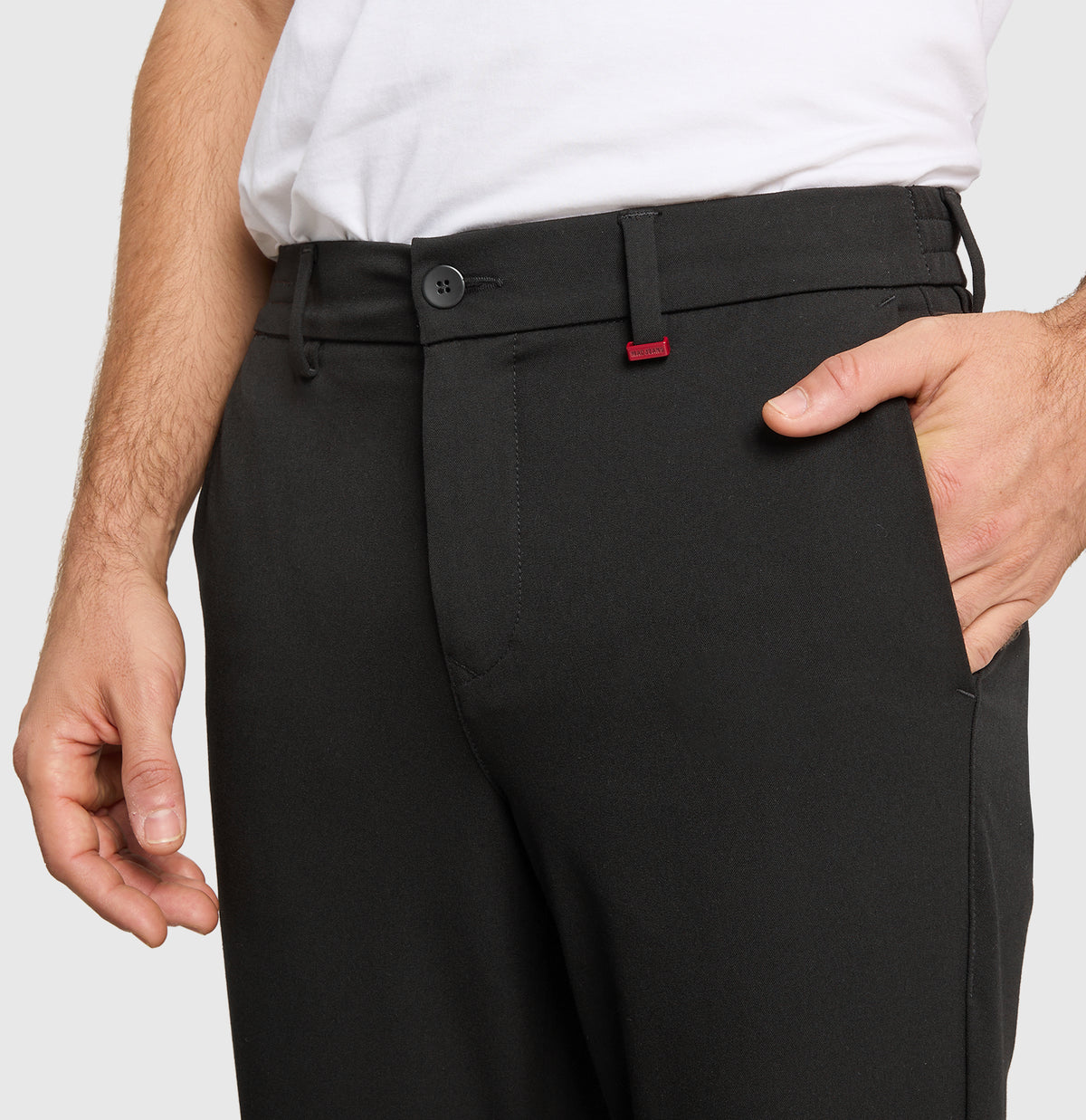 Traveller chino made of CARBONIUM® gabardine. | Traveller | power black | Detailed view 3 of model