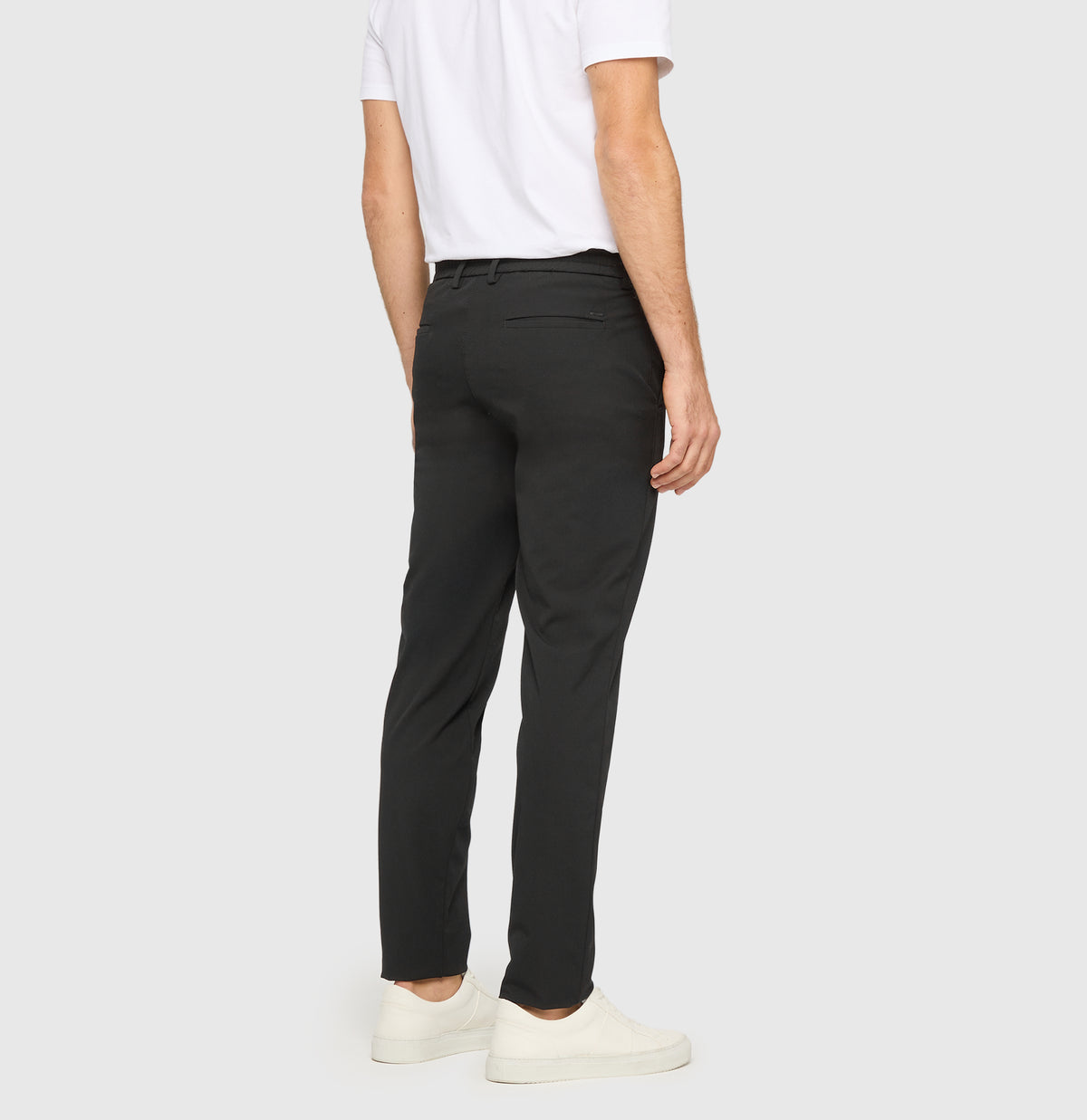 Traveller chino made of CARBONIUM® gabardine. | Traveller | power black | Detailed view 4 of model