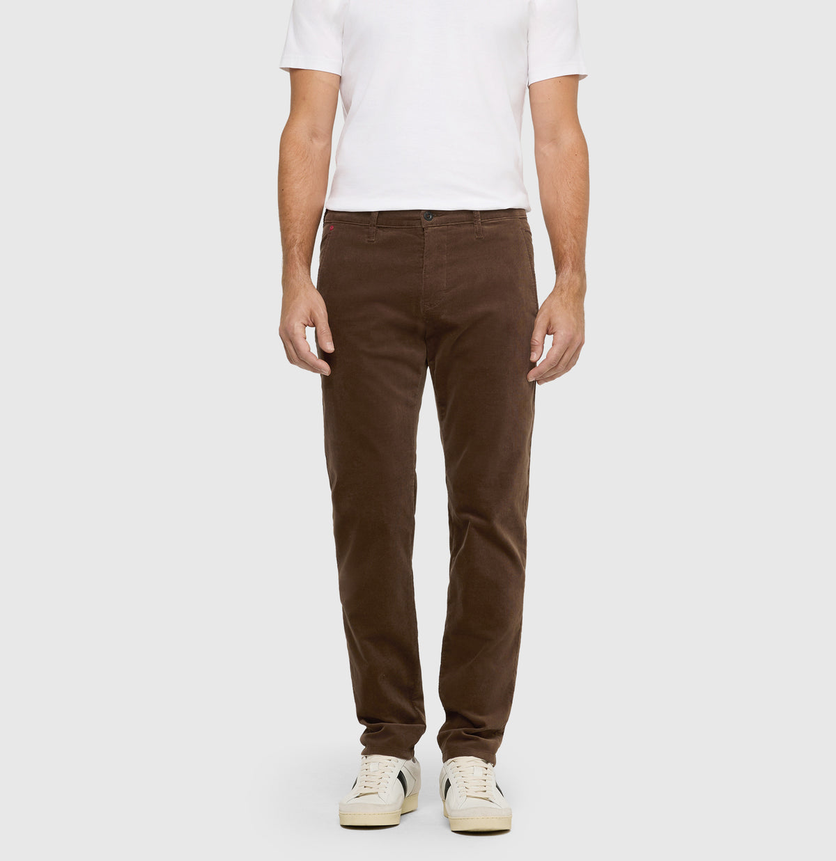 Driver chinos made of soft, fine corduroy. | Driver Pants | hot fudge | Front view of model