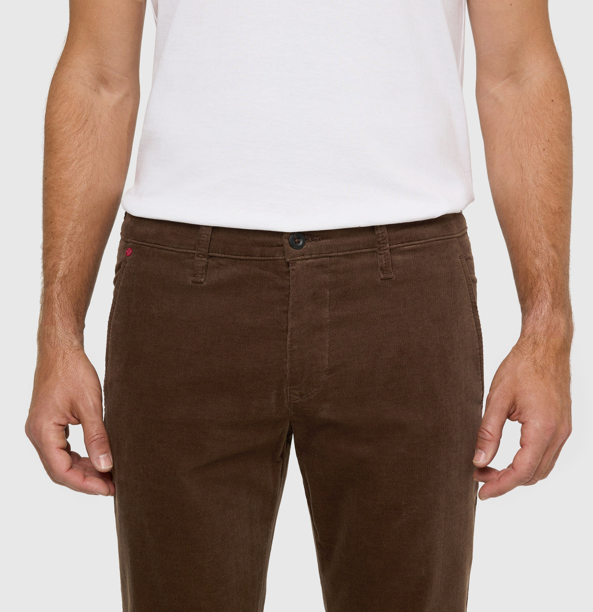 Driver chinos made of soft, fine corduroy. | Driver Pants | hot fudge | Detailed view 2 of model