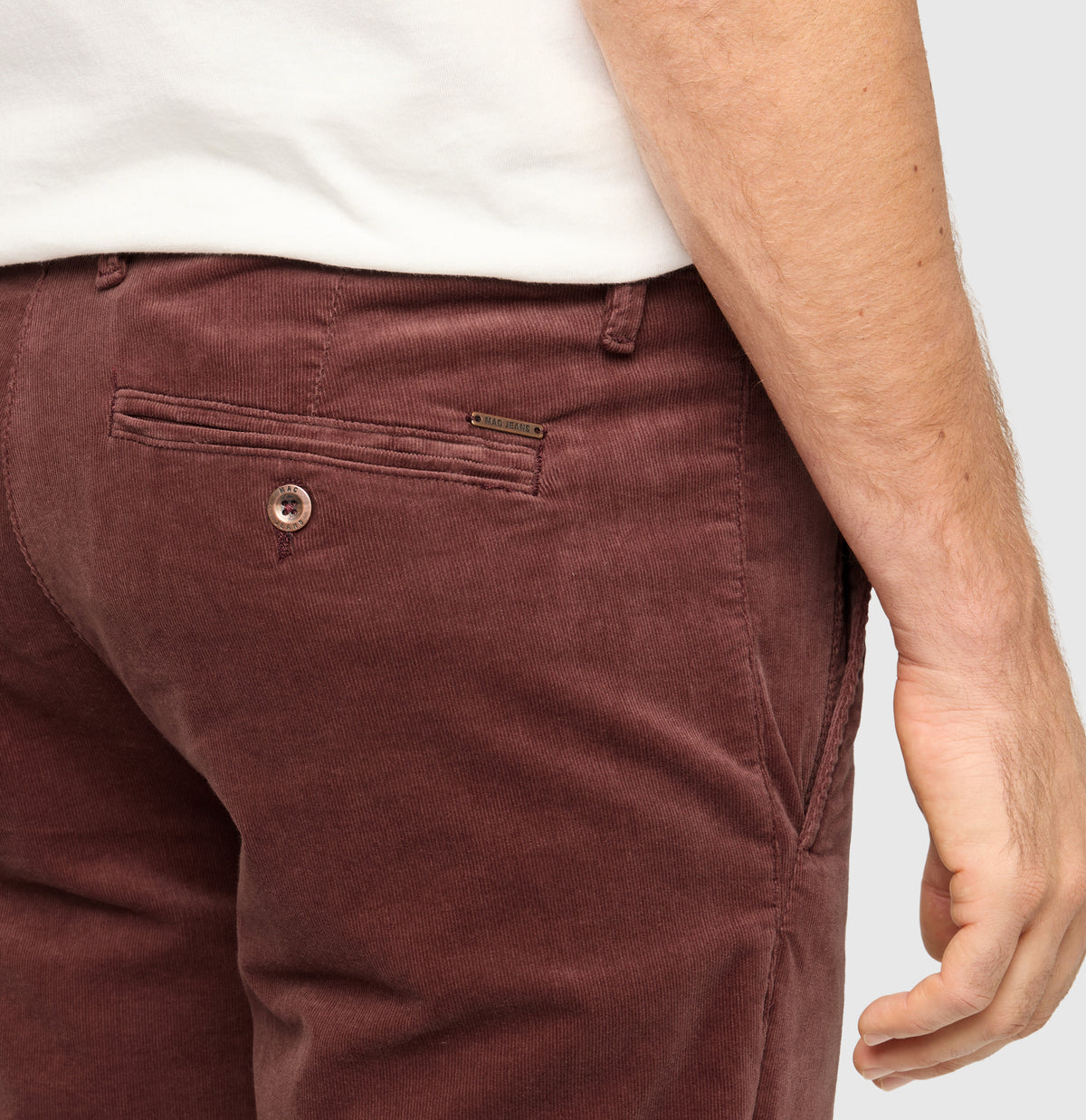 Driver chinos made of soft, fine corduroy. | Driver Pants | bordeaux | Detailed view 2 of model