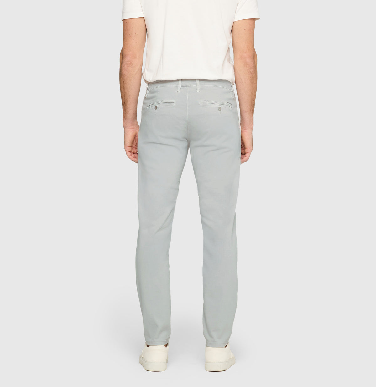 Ultimate driver pants in a chino design. | Driver Pants | silver grey | Detailed view 2 of model