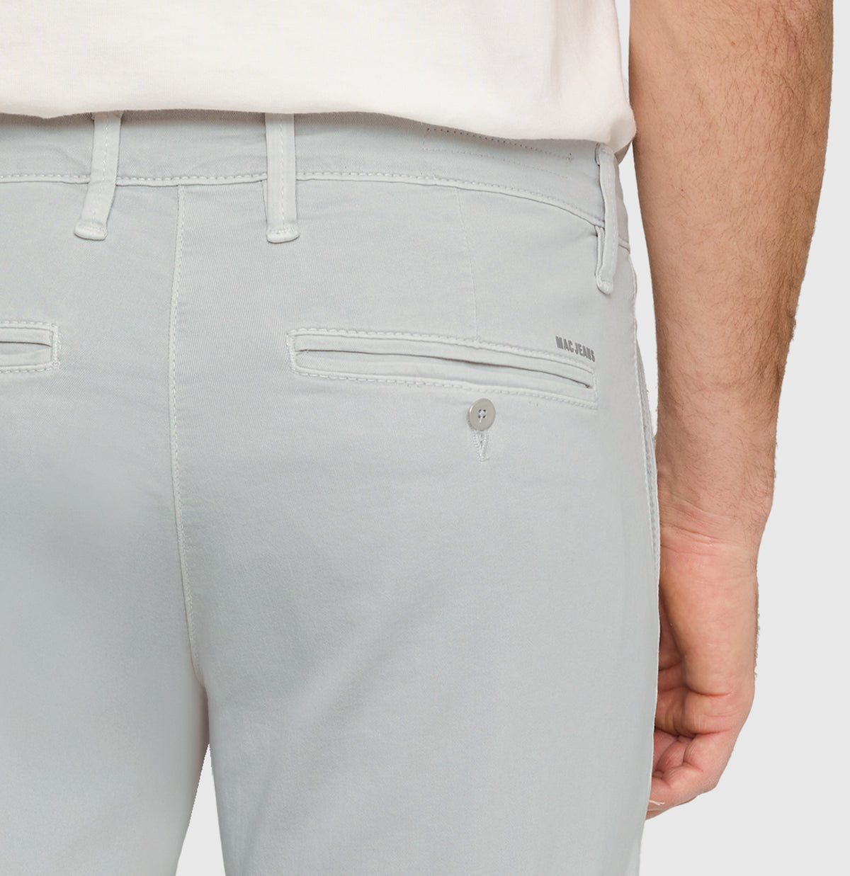 Ultimate driver pants in a chino design. | Driver Pants | silver grey | Detailed view 3 of model