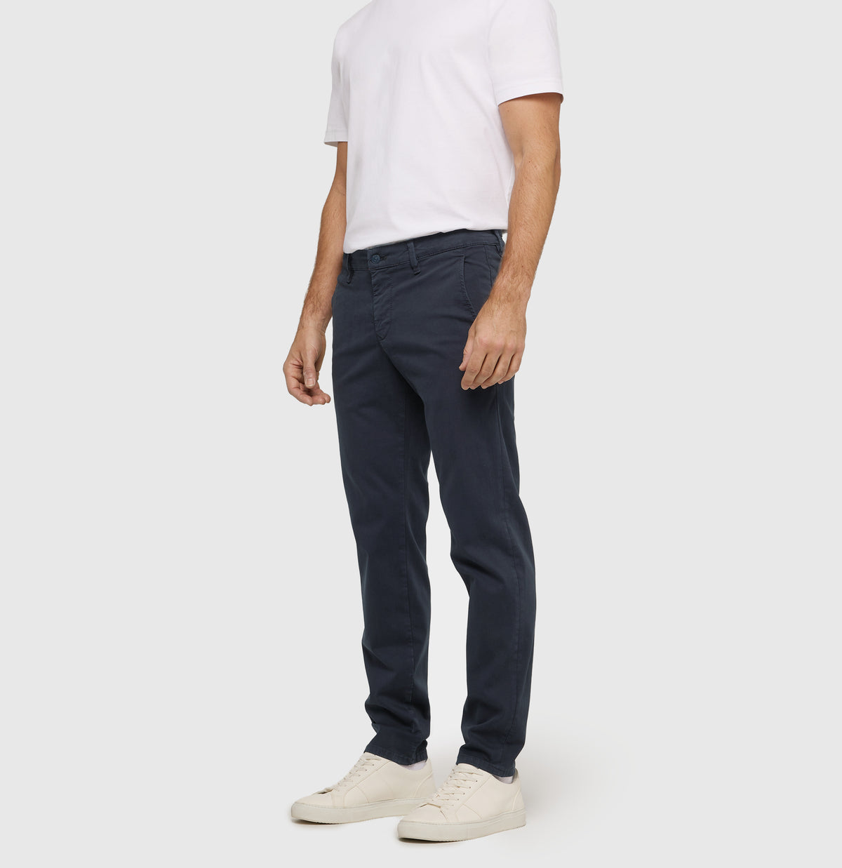 Ultimate driver pants in a chino design. | Driver Pants | midnight blue | Side view of model