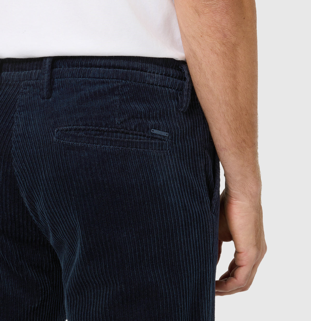 Corduroy trousers with sporty drawstring. | Pedro | midnight blue PPT | Detailed view 2 of model