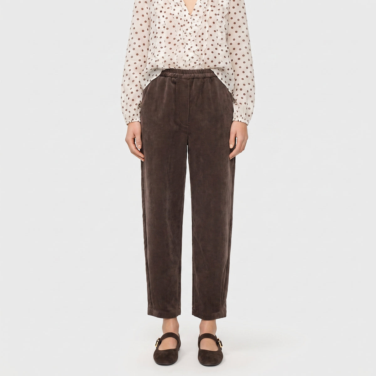 Corduroy trousers with cuff. | EVA 2.3 | truffle brown | Front view of model