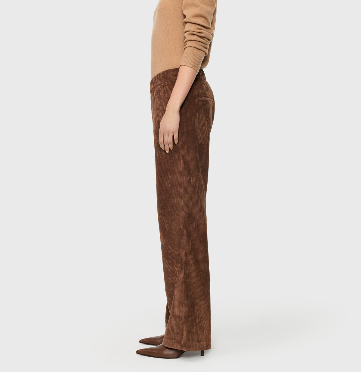Wide trousers in a lightcorduroy material. | CHIARA | bison brown | Side view of model