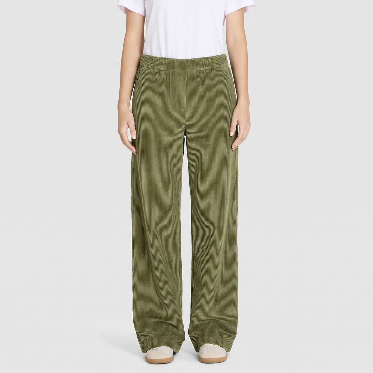  | CHIARA | basil sorbet | Front view of model