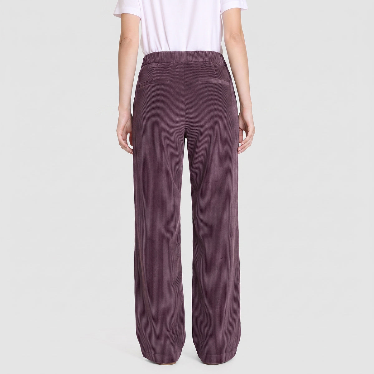 Wide trousers in a lightcorduroy material. | CHIARA | purple | Back view of model