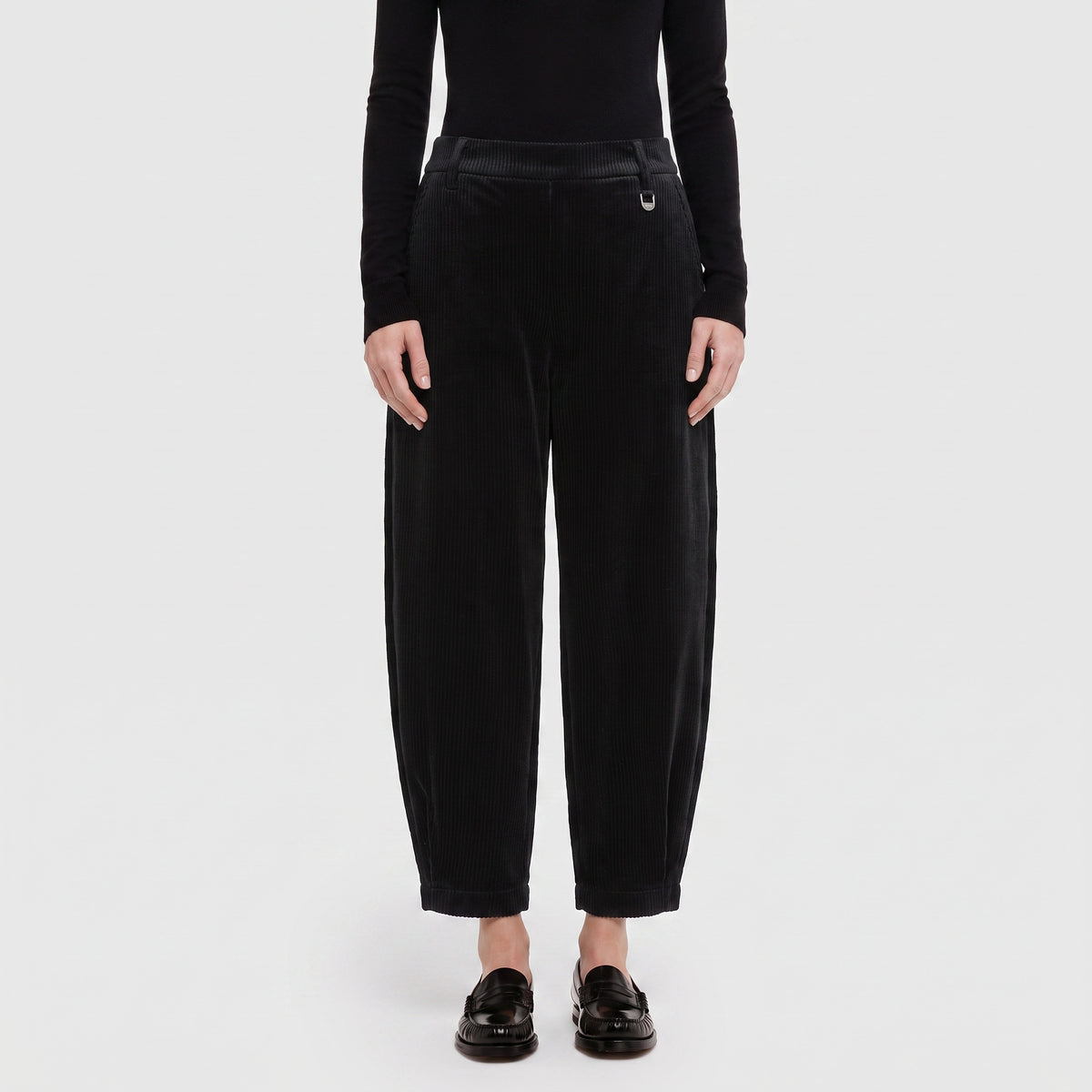 Relaxed fit made from soft jersey corduroy. | TILDA CHINO | black | Front view of model