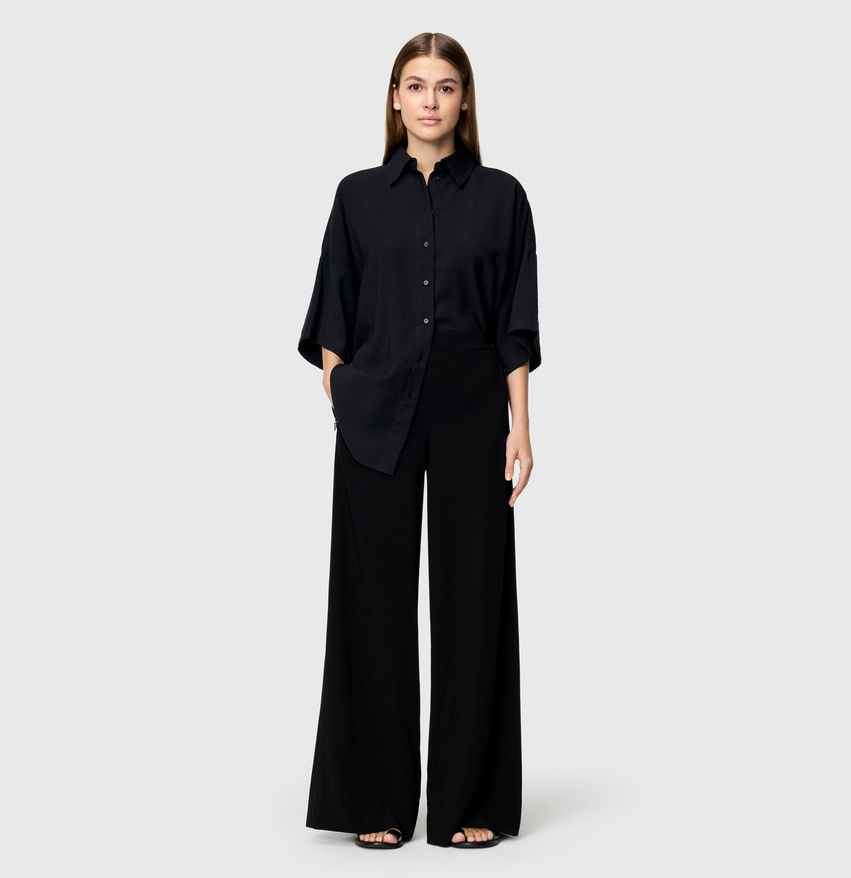 Wide, flowing trousers made of floating crepe. | CORALIE | black | Full-body of model