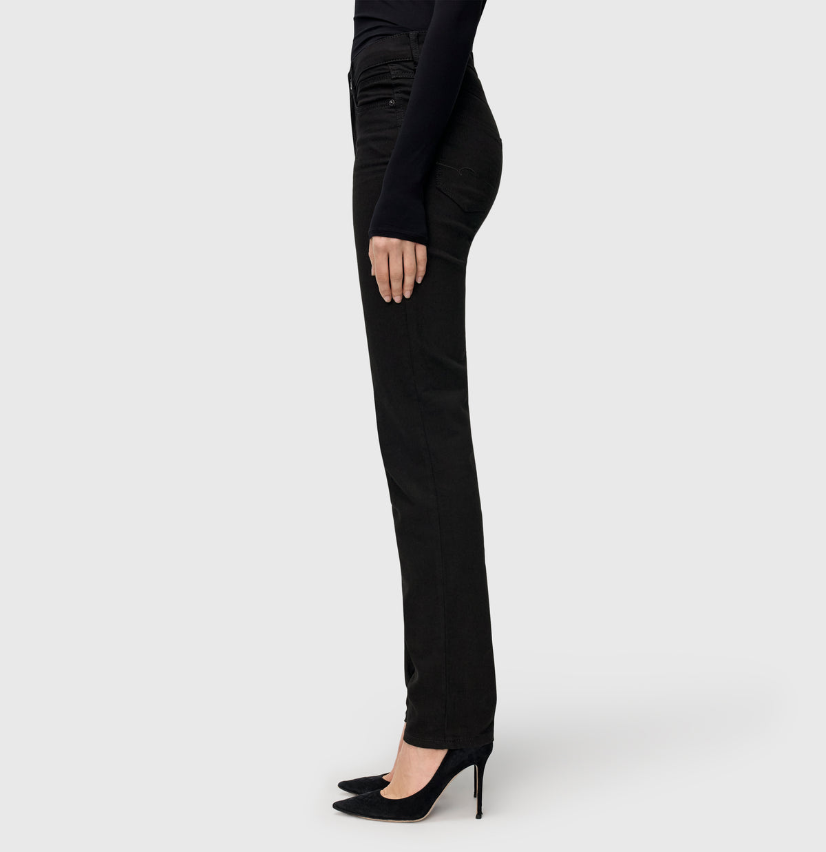 Straight jeans made of Perfect Fit Forever denim. | ANGELA | black-black | Detailed view 2 of model