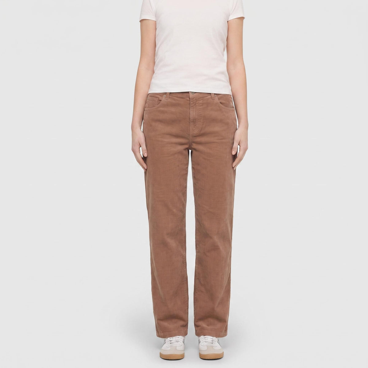 Feminine baby corduroy trousers with higher waist. | GRACIA | toasted coconut antique | Front view of model