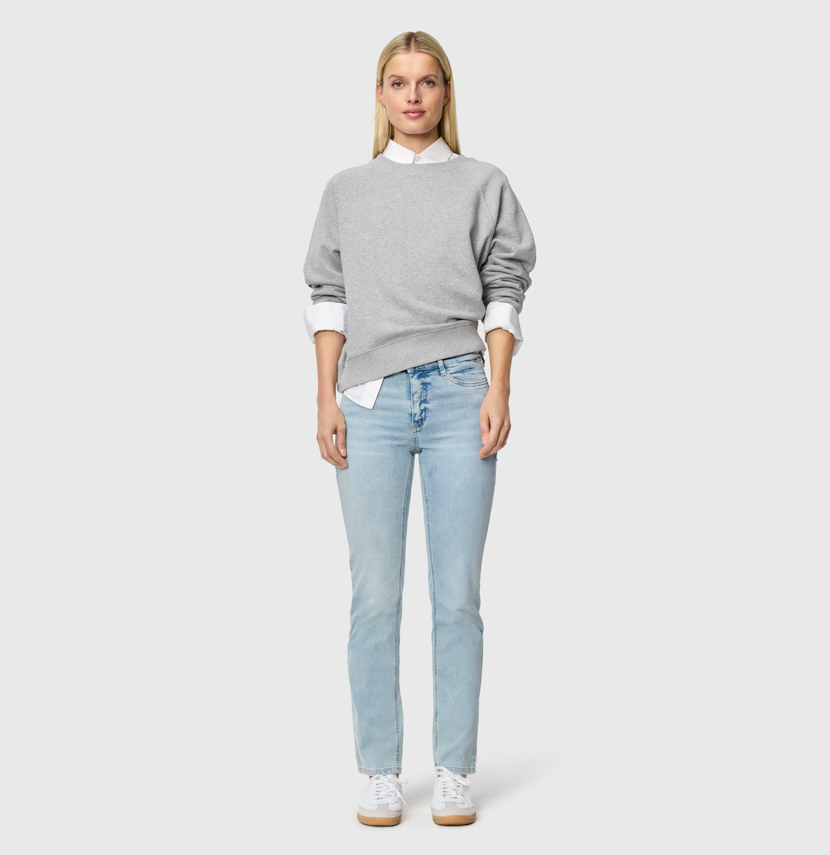 Straight fit jeans with innovative shaping effect. | DREAM | aqua blue random wash | Full-body of model