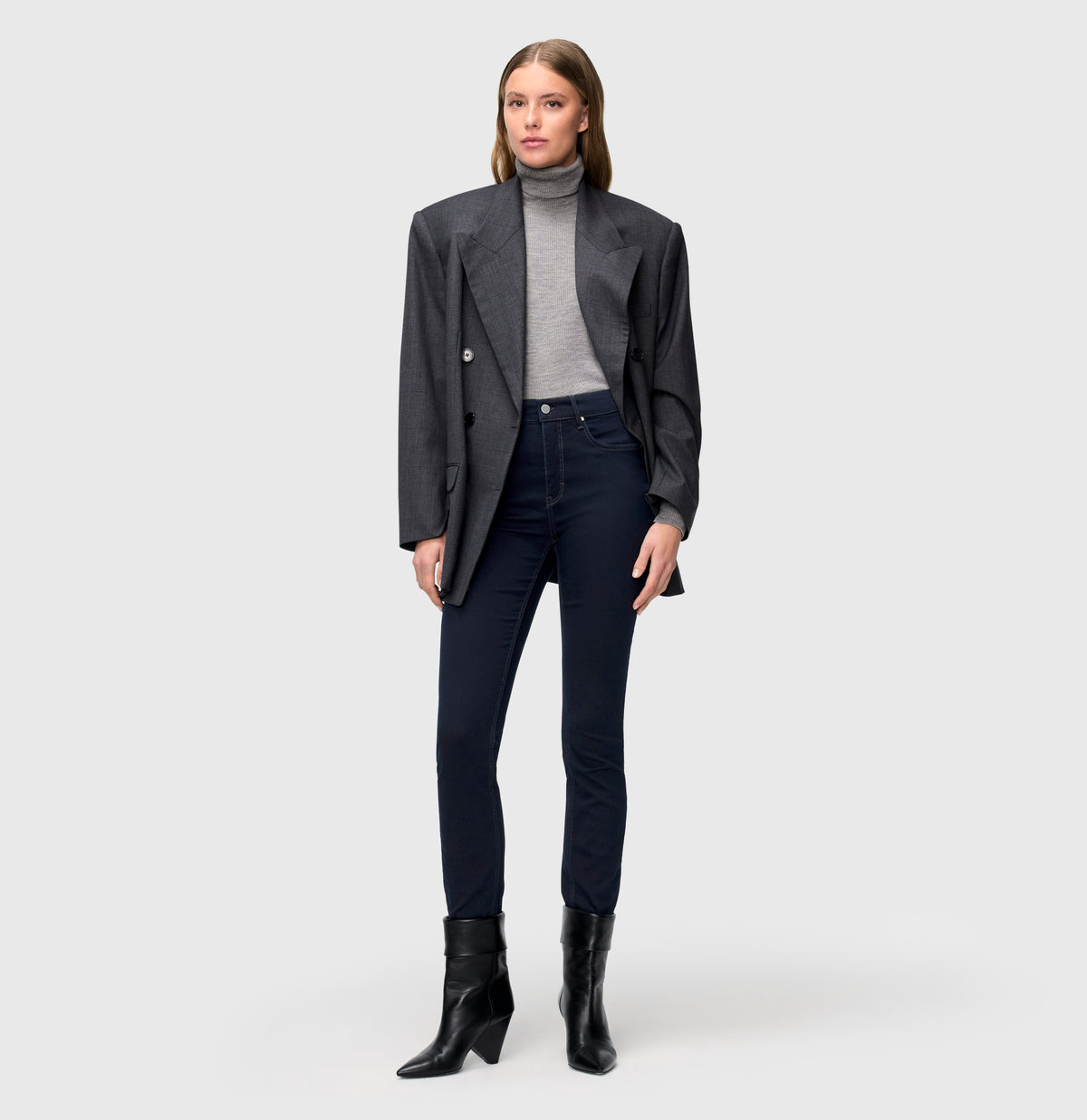 Skinny jeans with shaping effect. | DREAM SKINNY | dark rinsewash | Full-body of model