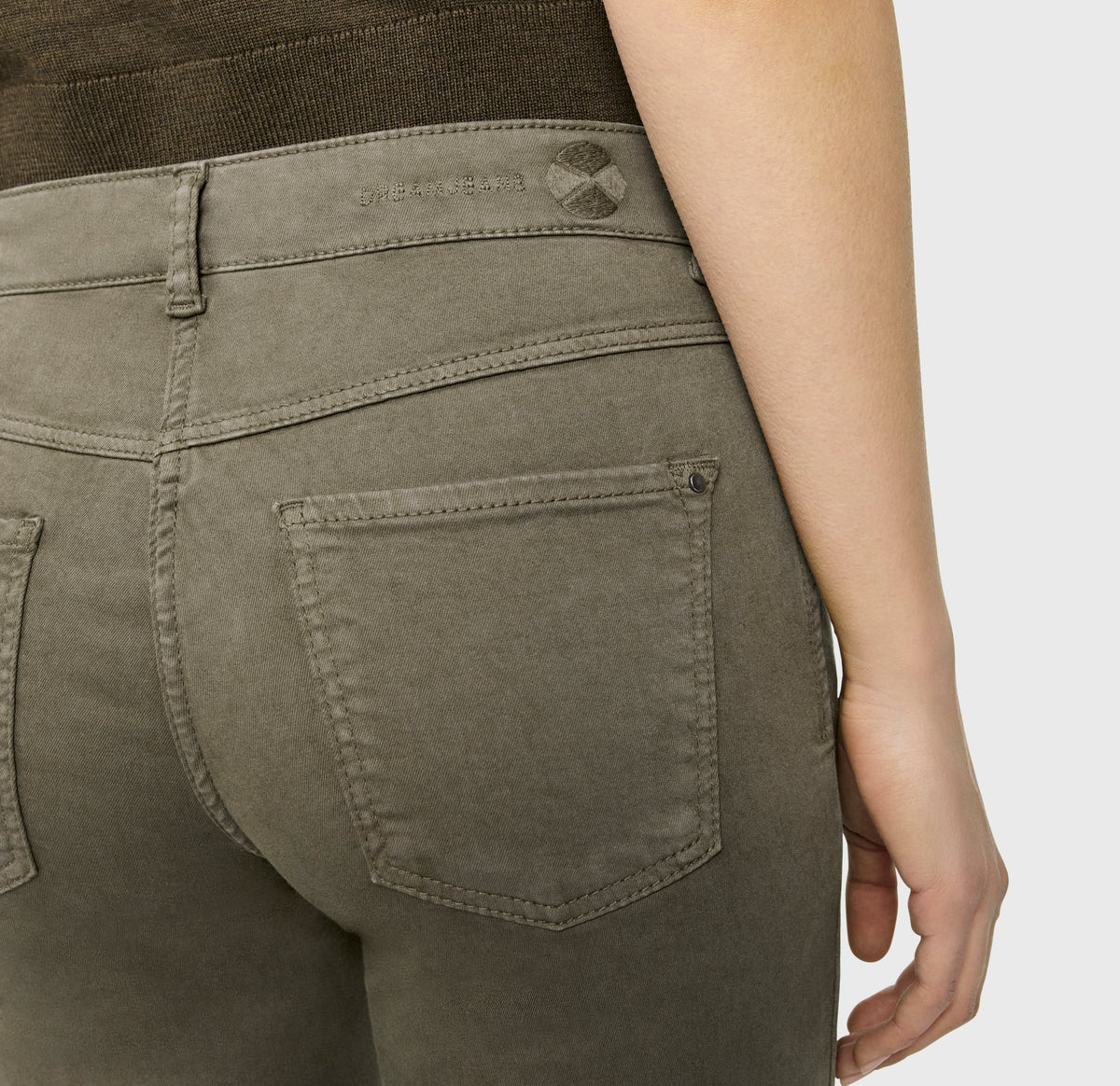 Straight hyper stretch jeans with turn-up. | DREAM cropped | olive night PPT | Detailed view 2 of model